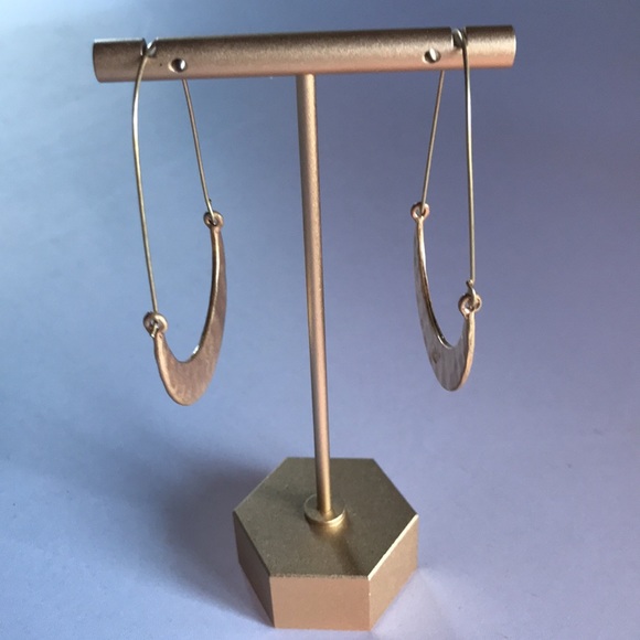 New! Gold Hammered Hoop Earrings - Picture 5 of 12